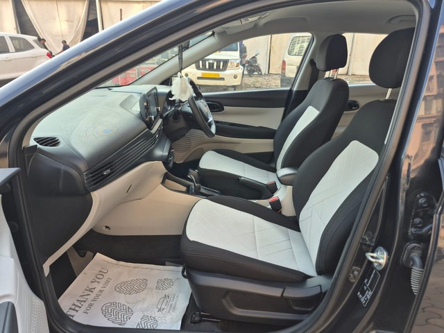 Second-hand 2024 Hyundai i20 Sportz IVT for sale in Mumbai-5