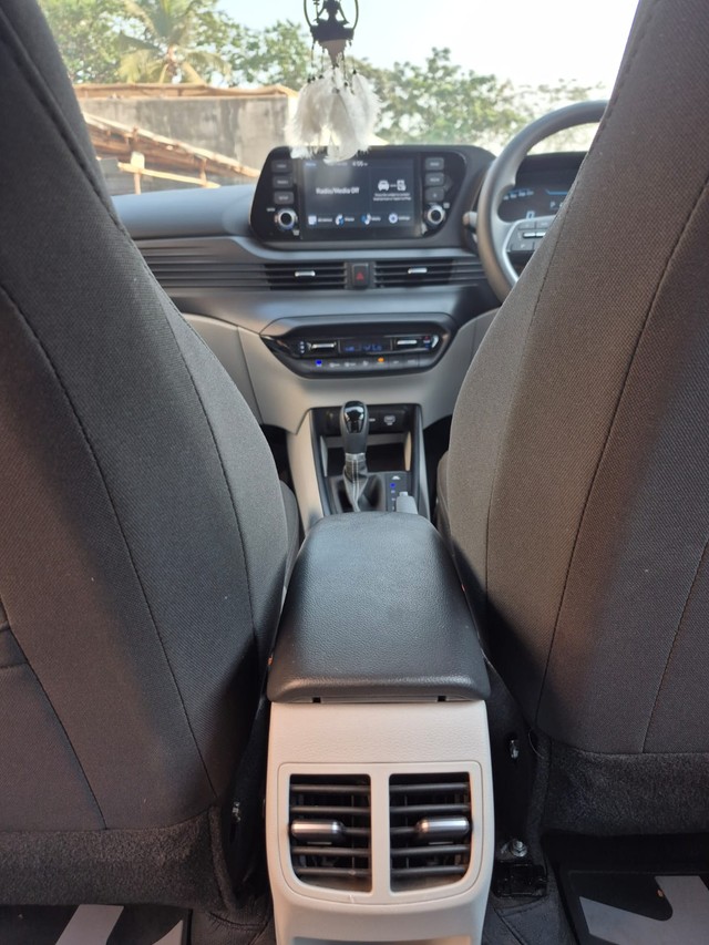 Second-hand 2024 Hyundai i20 Sportz IVT for sale in Mumbai-14