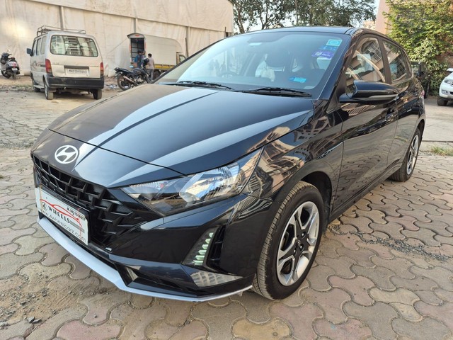 Second-hand 2024 Hyundai i20 Sportz IVT for sale in Mumbai-4
