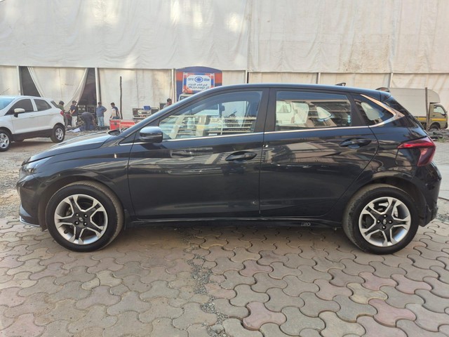 Second-hand 2024 Hyundai i20 Sportz IVT for sale in Mumbai-3