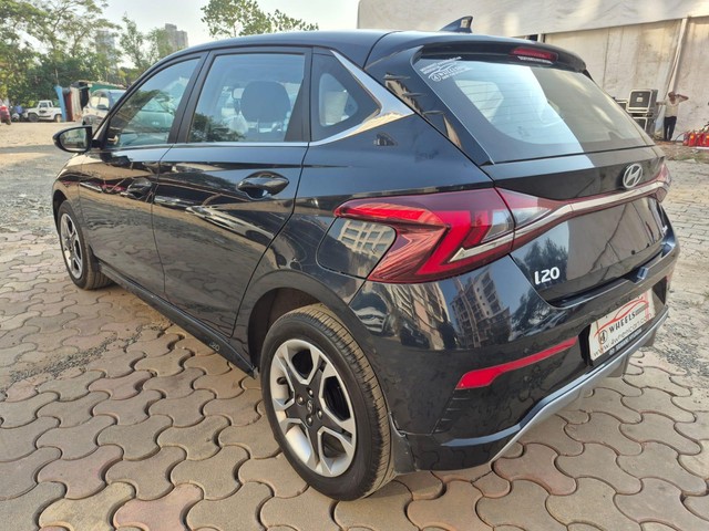 Second-hand 2024 Hyundai i20 Sportz IVT for sale in Mumbai-9