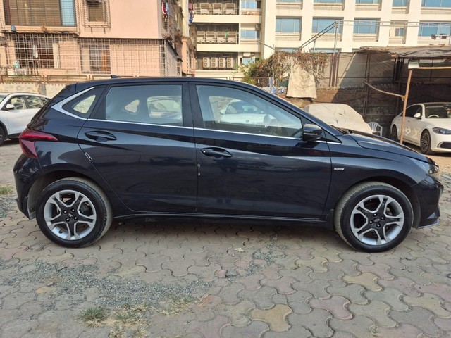 Second-hand 2024 Hyundai i20 Sportz IVT for sale in Mumbai-1
