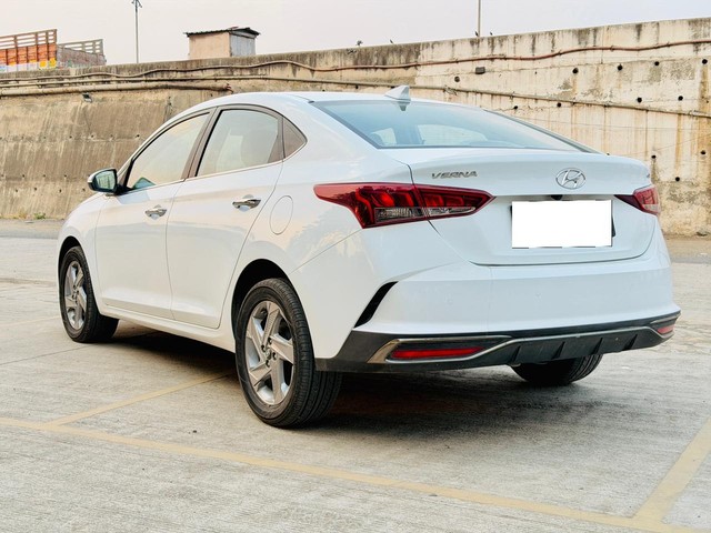 Second-hand 2022 Hyundai Verna SX for sale in Pune-3