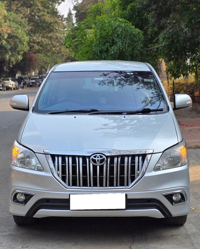 Second-hand 2014 Toyota Innova 2.5 VX (Diesel) 8 Seater for sale in Bangalore-4