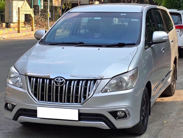 Second-hand 2014 Toyota Innova 2.5 VX (Diesel) 8 Seater for sale in Bangalore-10