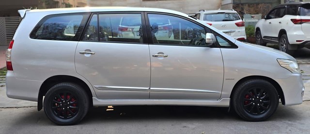 Second-hand 2014 Toyota Innova 2.5 VX (Diesel) 8 Seater for sale in Bangalore-5
