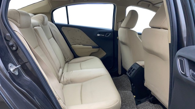 Second-hand 2018 Honda City i-VTEC V for sale in Hyderabad-16