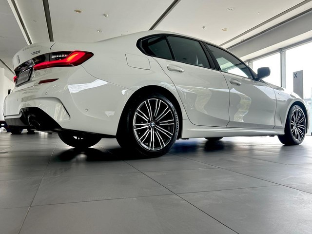 BMW 3 Series 330i M Sport Second-hand 2022 BMW 3 Series 330i M Sport for sale in Gurgaon-16