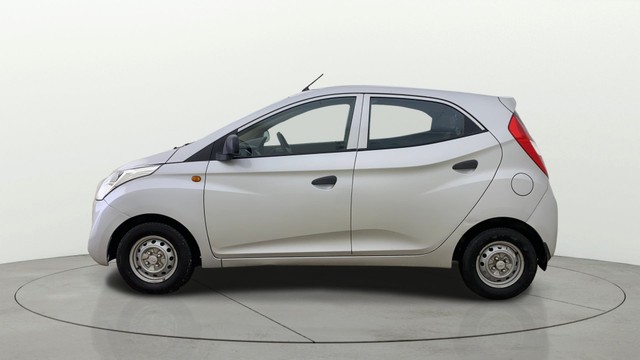 Second-hand 2016 Hyundai EON Era Plus for sale in Ahmedabad-5