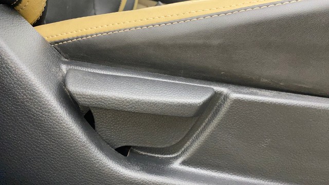 Second-hand 2016 Hyundai EON Era Plus for sale in Ahmedabad-18