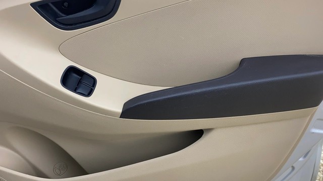 Second-hand 2016 Hyundai EON Era Plus for sale in Ahmedabad-17