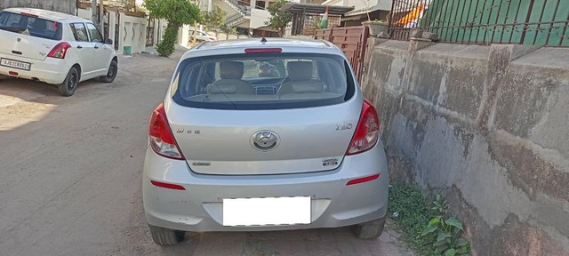 Second-hand 2014 Hyundai i20 Sportz 1.4 CRDi for sale in Rajkot-1