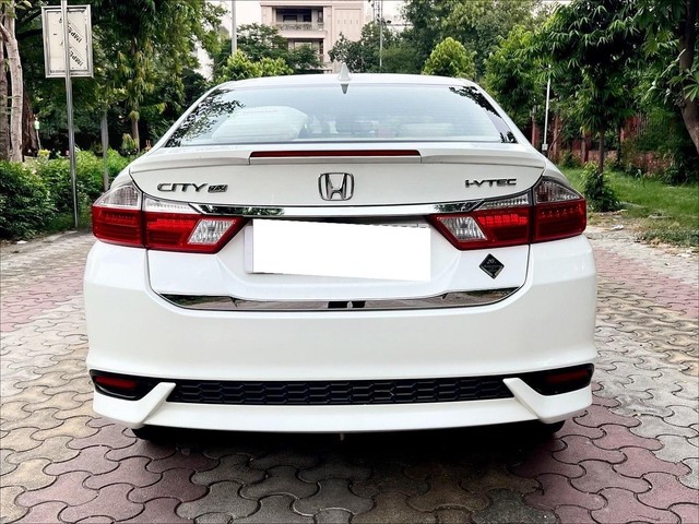 Second-hand 2018 Honda City Anniversary i-VTEC CVT ZX for sale in New Delhi-3