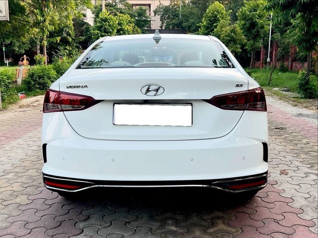 Second-hand 2021 Hyundai Verna SX IVT Opt for sale in New Delhi-3