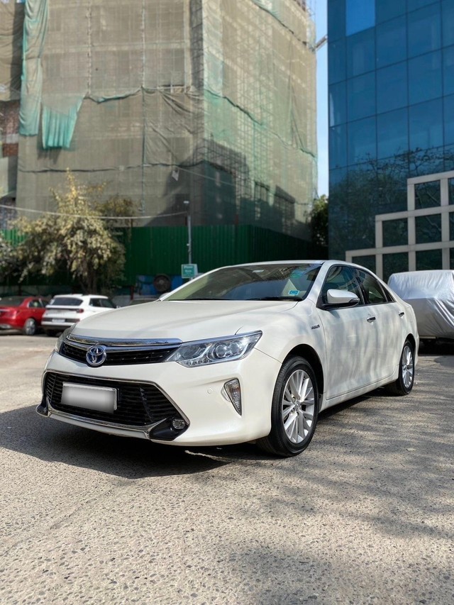 Second-hand 2017 Toyota Camry 2.5 Hybrid for sale in New Delhi-2