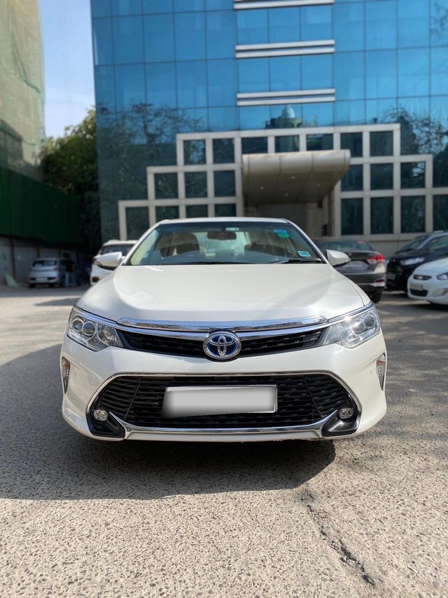 Second-hand 2017 Toyota Camry 2.5 Hybrid for sale in New Delhi-3