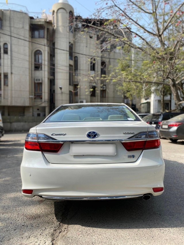 Second-hand 2017 Toyota Camry 2.5 Hybrid for sale in New Delhi-1