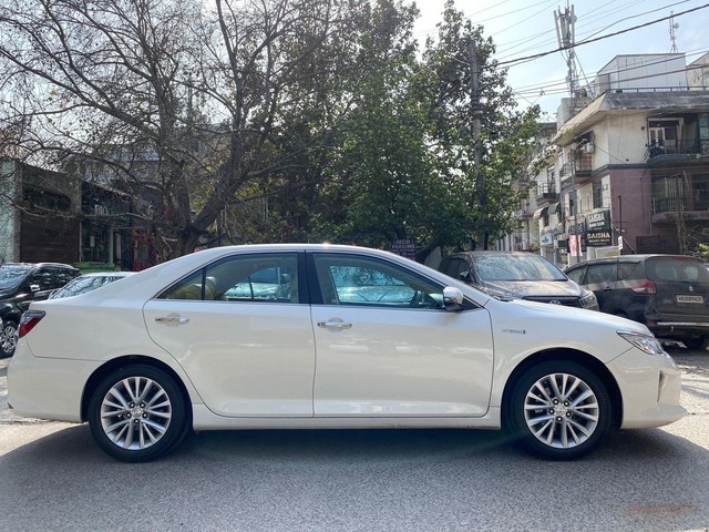 Second-hand 2017 Toyota Camry 2.5 Hybrid for sale in New Delhi-5