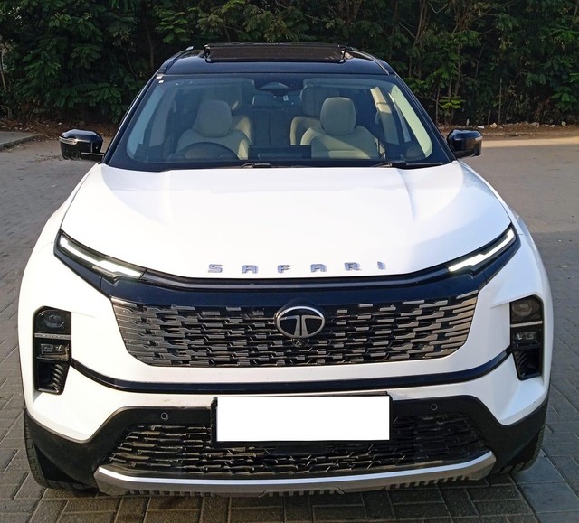 Second-hand 2024 Tata Safari Accomplished Plus AT for sale in Ahmedabad-4