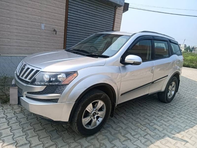 Second-hand 2013 Mahindra XUV500 W6 2WD for sale in Ludhiana-2
