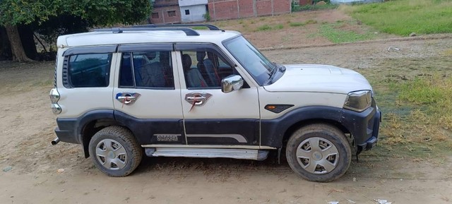 Second-hand 2017 Mahindra Scorpio 1.99 S4 Plus 4WD for sale in Sasaram-5