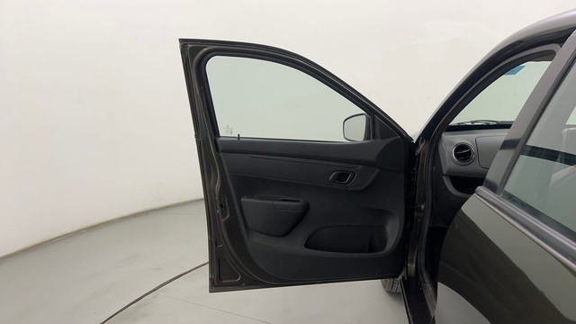 Second-hand 2017 Renault KWID RXT for sale in Pune-27