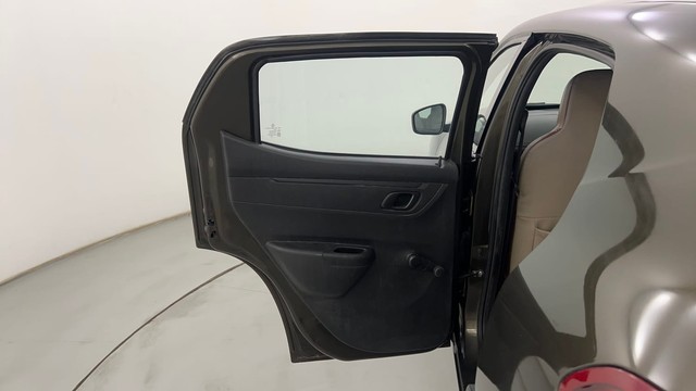 Second-hand 2017 Renault KWID RXT for sale in Pune-26