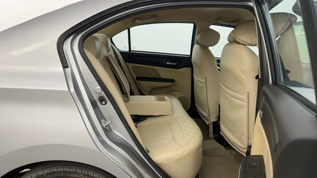 Second-hand 2023 Honda Amaze VX CVT Petrol for sale in Pune-39