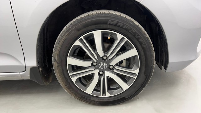 Second-hand 2023 Honda Amaze VX CVT Petrol for sale in Pune-17