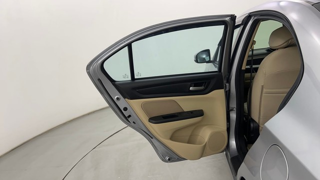 Second-hand 2023 Honda Amaze VX CVT Petrol for sale in Pune-23