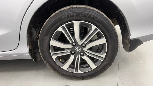 Second-hand 2023 Honda Amaze VX CVT Petrol for sale in Pune-19