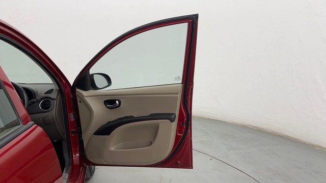 Second-hand 2013 Hyundai i20 Sportz Petrol for sale in Pune-16