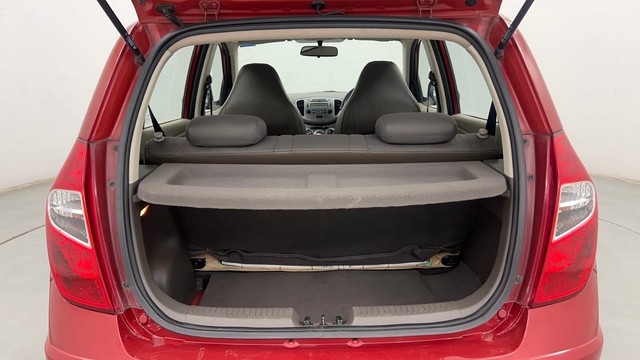 Second-hand 2013 Hyundai i20 Sportz Petrol for sale in Pune-9