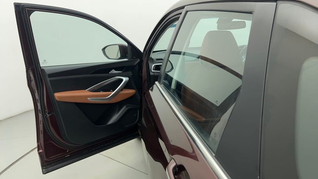 Second-hand 2021 MG Hector Plus 1.5 Turbo Sharp Pro 7 Str BSVI for sale in Ahmedabad-33