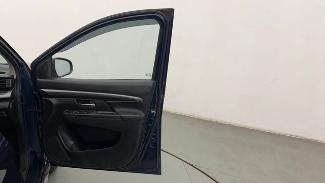 Second-hand 2024 Maruti Suzuki XL6 Zeta CNG for sale in Thane-16