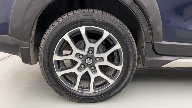 Second-hand 2024 Maruti Suzuki XL6 Zeta CNG for sale in Thane-18