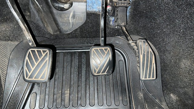 Second-hand 2024 Maruti Suzuki XL6 Zeta CNG for sale in Thane-14