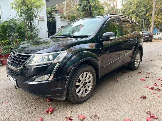 Second-hand 2019 Mahindra XUV500 W9 AT BSIV for sale in New Delhi-4