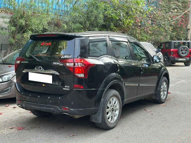 Second-hand 2019 Mahindra XUV500 W9 AT BSIV for sale in New Delhi-6