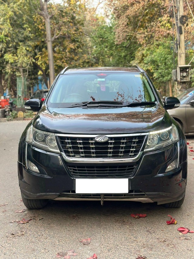 Second-hand 2019 Mahindra XUV500 W9 AT BSIV for sale in New Delhi-3