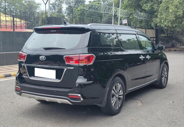 Kia Carnival Prestige Second-hand 2020 Kia Carnival Prestige for sale in New Delhi-9