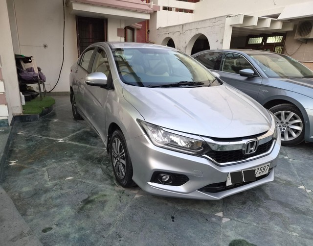 Second-hand 2017 Honda City i-VTEC CVT V for sale in New Delhi-3