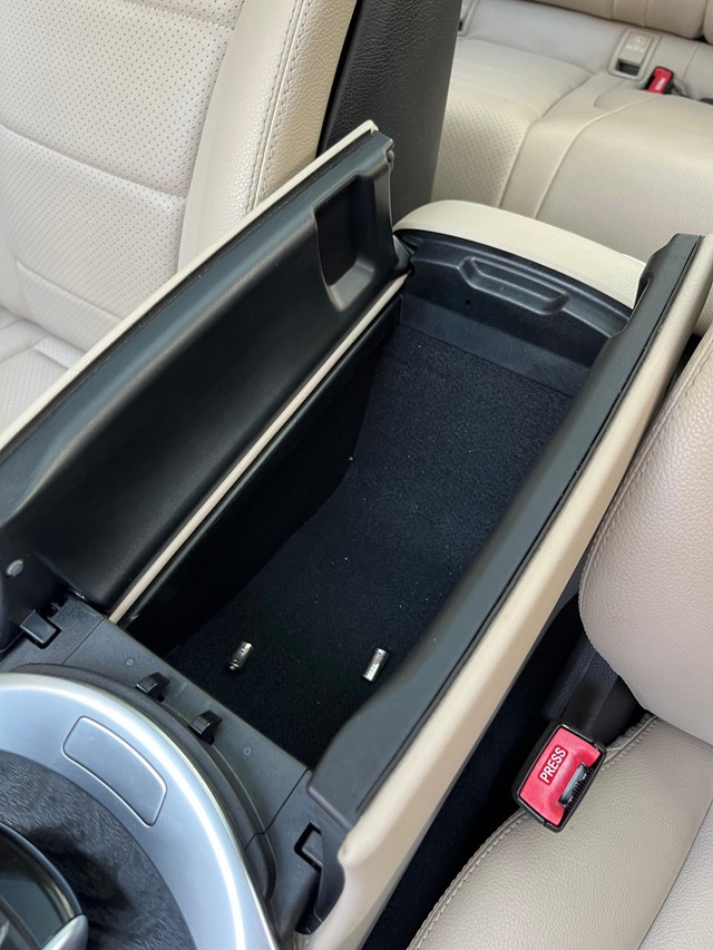 Second-hand 2018 Mercedes-Benz C-Class Progressive C 200 for sale in Mumbai-19