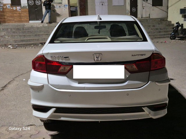 Second-hand 2019 Honda City i-VTEC V for sale in New Delhi-3