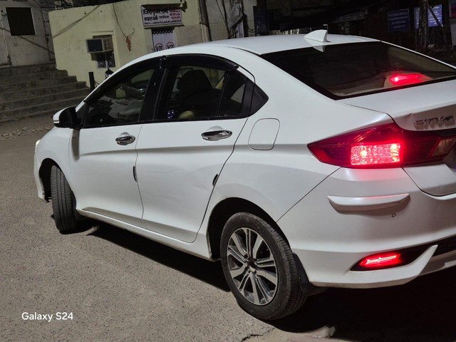 Second-hand 2019 Honda City i-VTEC V for sale in New Delhi-4