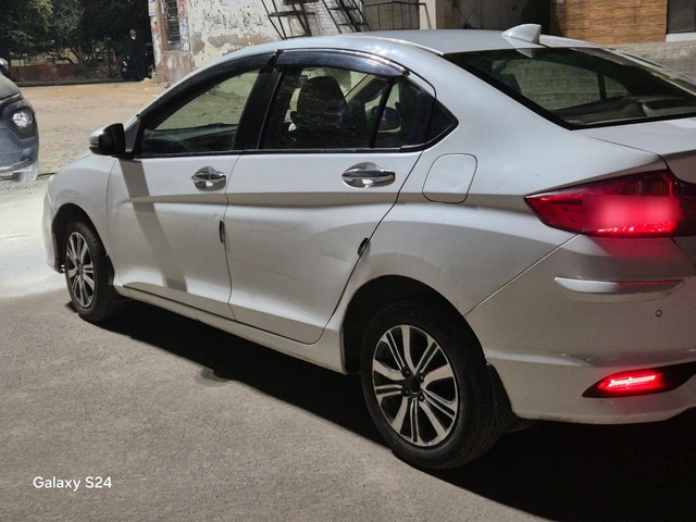 Second-hand 2019 Honda City i-VTEC V for sale in New Delhi-9