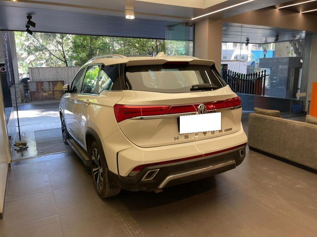 Second-hand 2023 MG Hector Plus 1.5 Turbo Sharp Pro CVT BSVI for sale in Mumbai-16