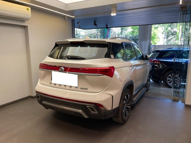 Second-hand 2023 MG Hector Plus 1.5 Turbo Sharp Pro CVT BSVI for sale in Mumbai-4