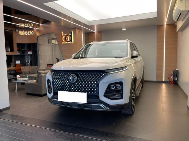 Second-hand 2023 MG Hector Plus 1.5 Turbo Sharp Pro CVT BSVI for sale in Mumbai-3