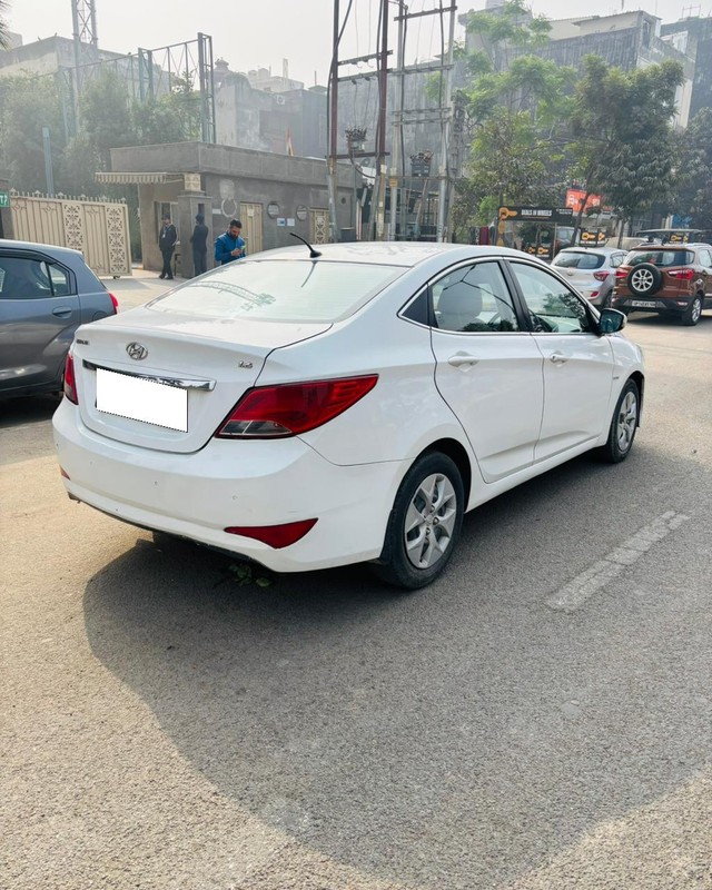 Second-hand 2016 Hyundai Verna 1.4 VTVT for sale in Noida-10